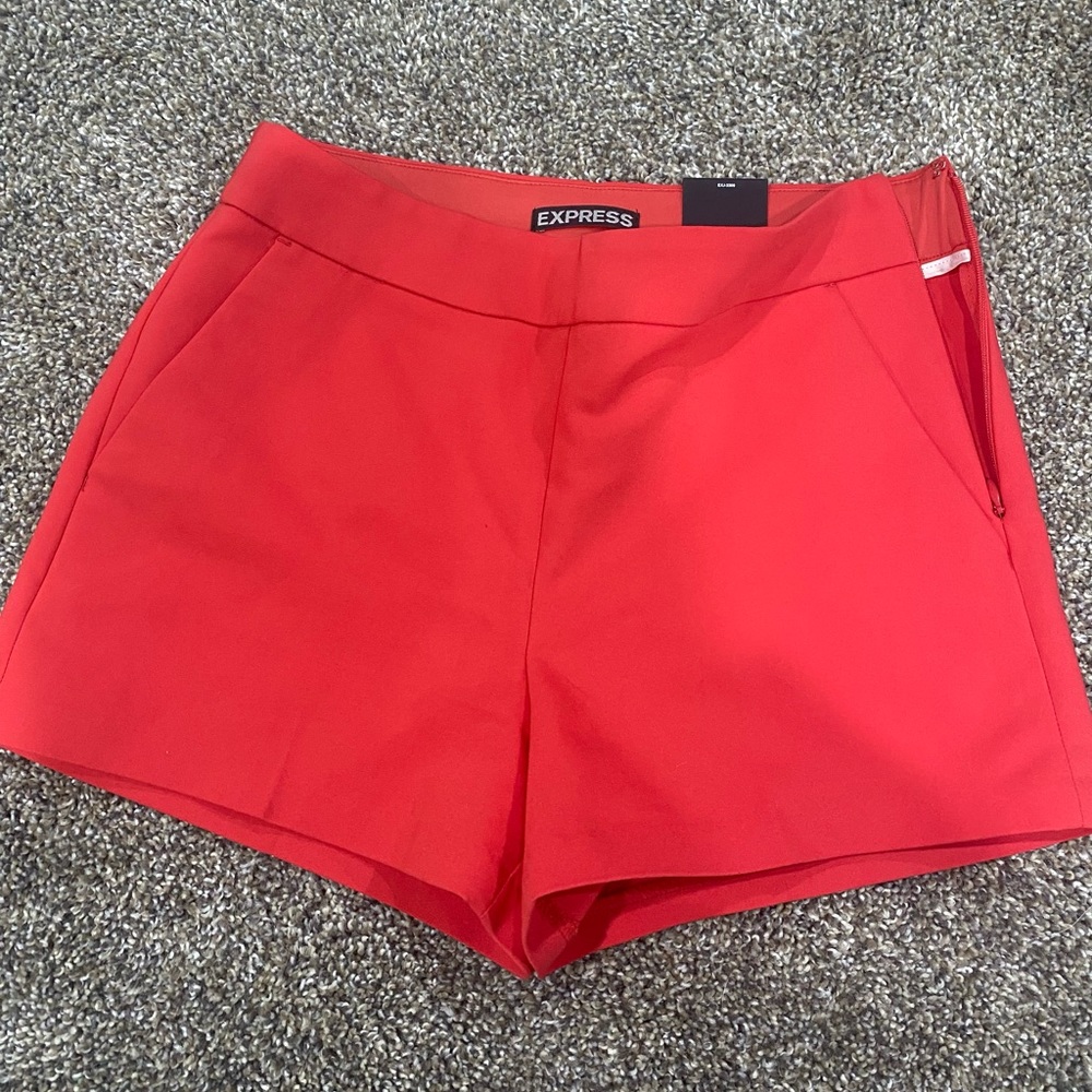 Express coral shorts. Mid rise 00